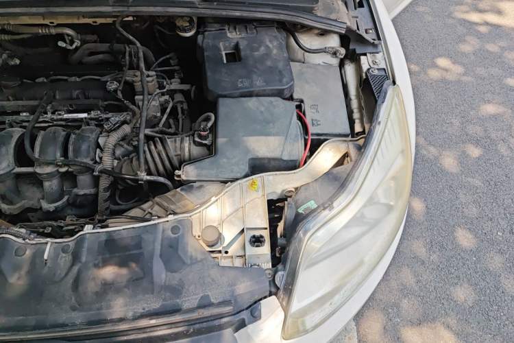 Used Ford Focus 2012 Sedan 1.6L Automatic Fashion Edition Engine Bay Left
