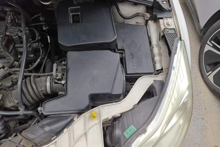 Used Ford Focus 2012 Sedan 1.6L Manual Comfort Model Engine Bay Left