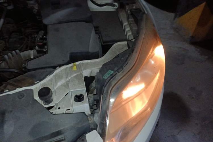Used Ford Focus 2012 Sedan 1.6L Automatic Fashion Edition Engine Bay Left