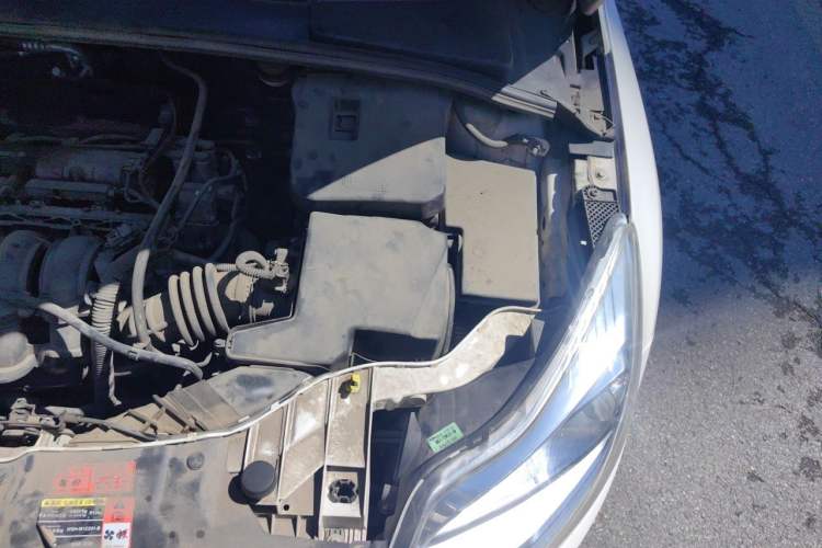 Used Ford Focus 2012 Sedan 1.6L Manual Fashion Edition Engine Bay Left