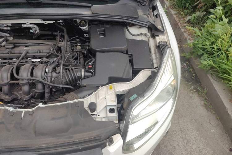 Used Ford Focus 2012 Sedan 1.6L Automatic Fashion Edition Engine Bay Left