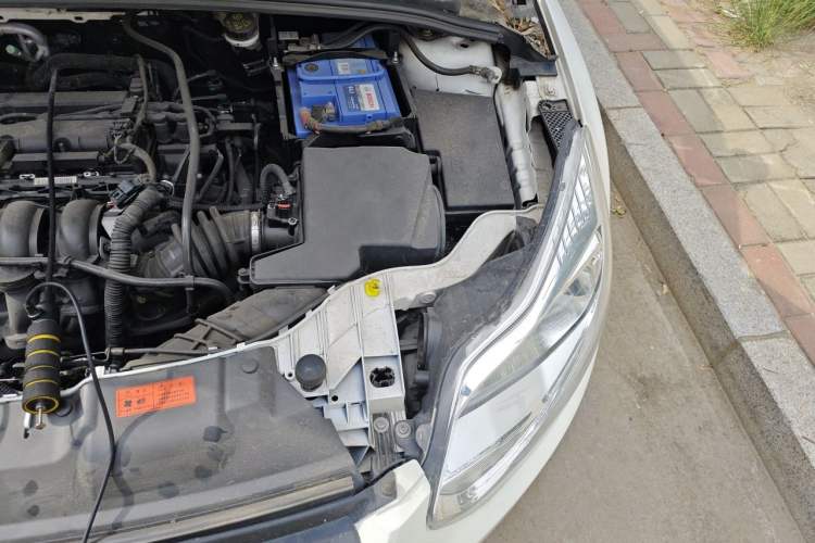 Used Ford Focus 2012 Hatchback 1.6L Automatic Fashion Edition Engine Bay Left