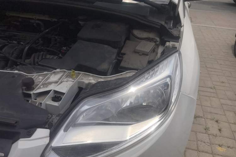 Used Ford Focus 2012 Hatchback 1.6L Automatic Fashion Edition Engine Bay Left