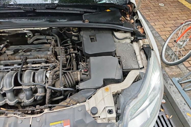 Used Ford Focus 2012 Sedan 1.6L Automatic Comfort Model Engine Bay Left