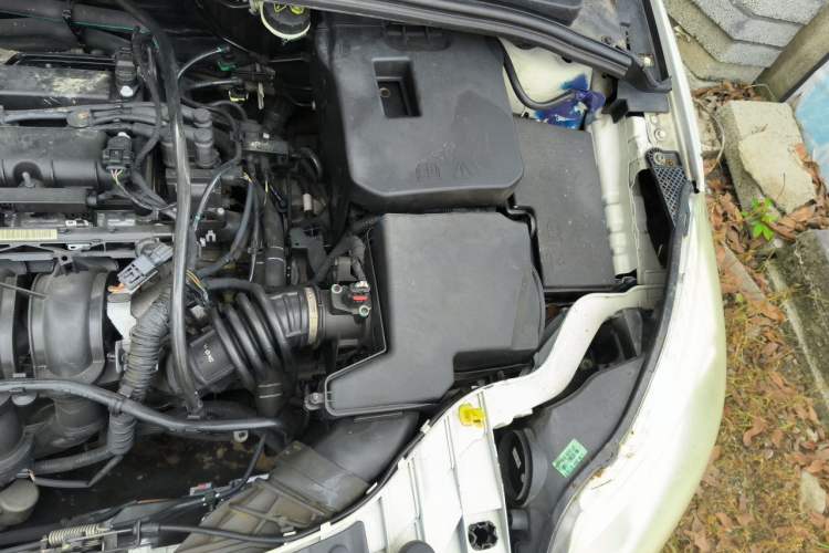 Used Ford Focus 2012 Sedan 1.6L Automatic Comfort Model Engine Bay Left
