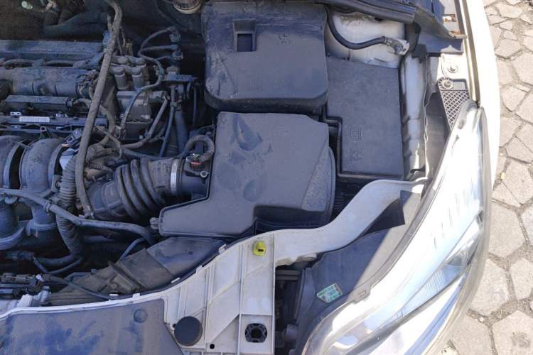 Used Ford Focus 2012 Sedan 1.6L Automatic Comfort Model Engine Bay Left