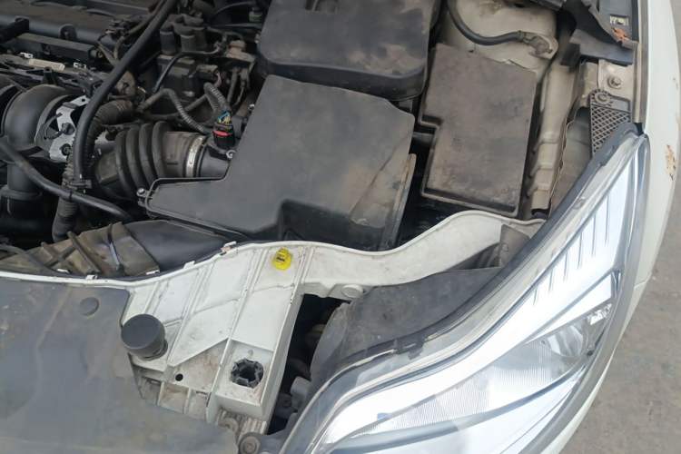 Used Ford Focus 2012 Hatchback 1.6L Automatic Comfort Model Engine Bay Left