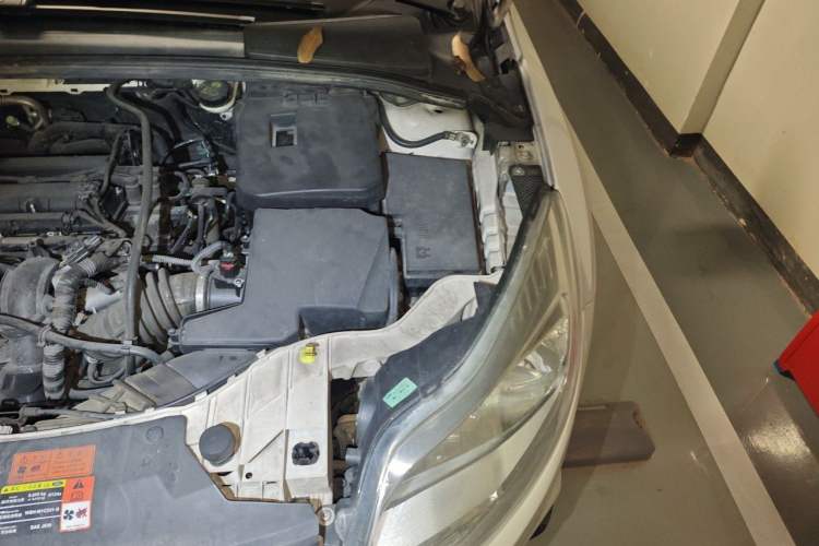 Used Ford Focus 2012 Hatchback 1.6L Automatic Comfort Model Engine Bay Left