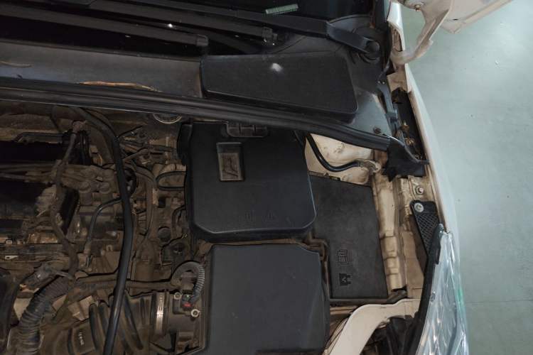 Used Ford Focus 2012 Sedan 1.6L Manual Fashion Edition Engine Bay Left