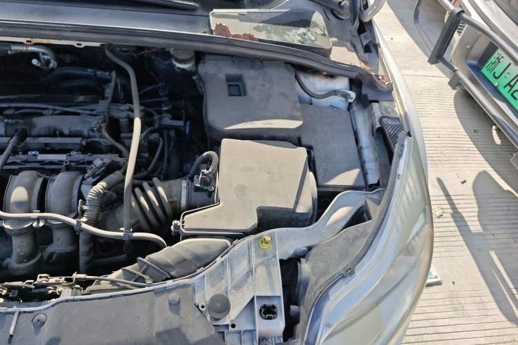 Used Ford Focus 2012 Sedan 1.6L Automatic Fashion Edition Engine Bay Left