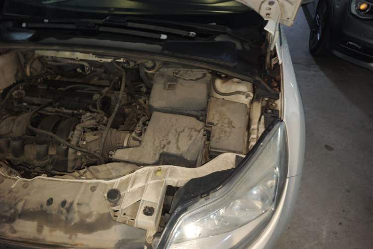 Used Ford Focus 2012 Sedan 1.6L Manual Fashion Edition Engine Bay Left