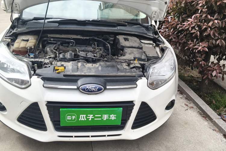 Used Ford Focus 2012 Sedan 1.6L Manual Comfort Model Engine Bay Left