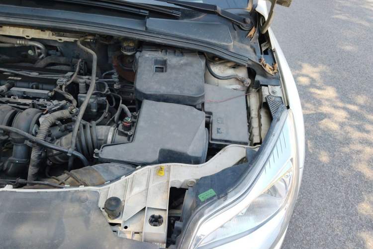 Used Ford Focus 2012 Sedan 1.6L Manual Comfort Model Engine Bay Left