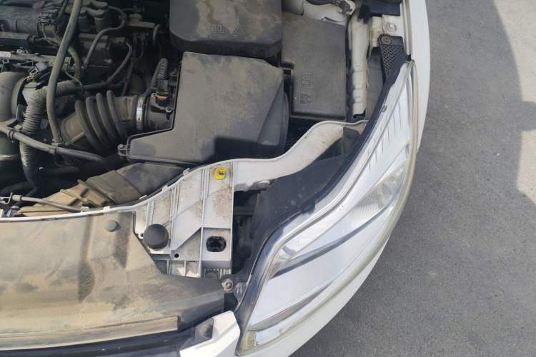 Used Ford Focus 2012 Hatchback 1.6L Automatic Comfort Model Engine Bay Left