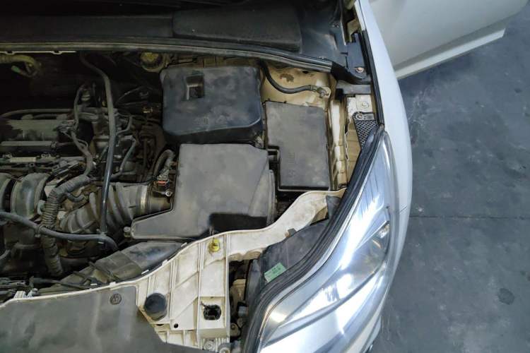 Used Ford Focus 2012 Sedan 1.6L Automatic Fashion Edition Engine Bay Left