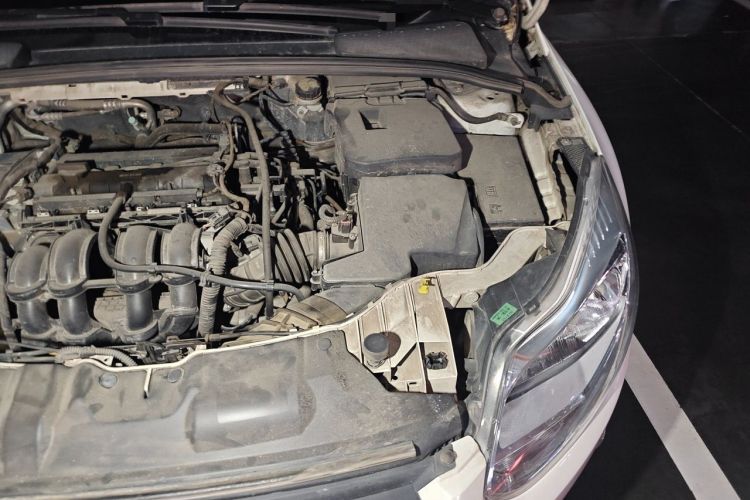 Used Ford Focus 2012 Hatchback 1.6L Automatic Fashion Edition Engine Bay Left
