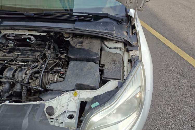 Used Ford Focus 2012 Hatchback 1.6L Automatic Fashion Edition Engine Bay Left