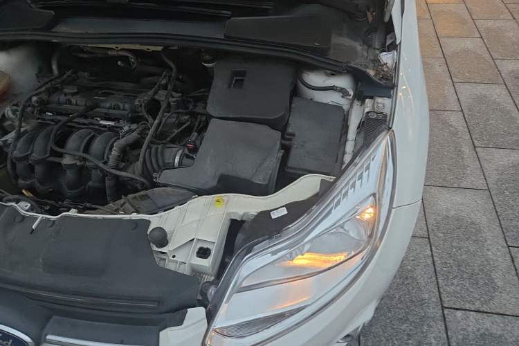 Used Ford Focus 2012 Hatchback 1.6L Automatic Fashion Edition Engine Bay Left