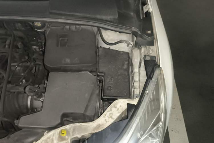 Used Ford Focus 2012 Sedan 1.6L Automatic Comfort Model Engine Bay Left