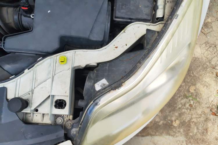 Used Ford Focus 2012 Sedan 1.6L Manual Comfort Model Engine Bay Left