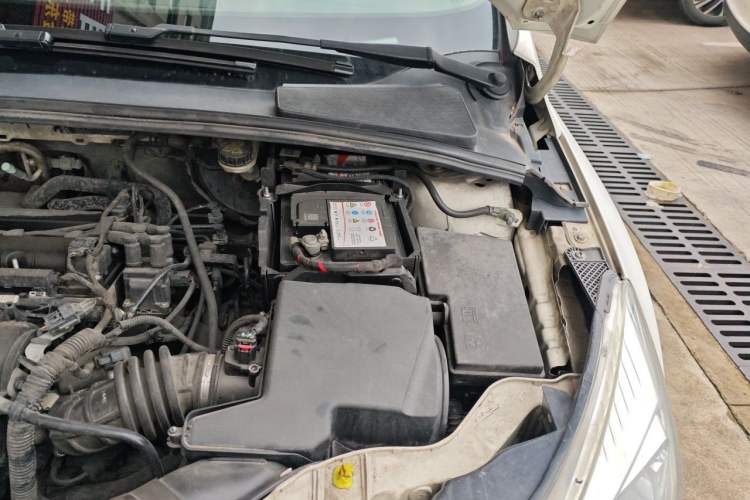 Used Ford Focus 2012 Hatchback 1.6L Automatic Comfort Model Engine Bay Left