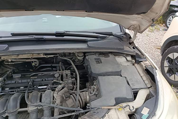 Used Ford Focus 2012 Sedan 1.6L Manual Comfort Model Engine Bay Left