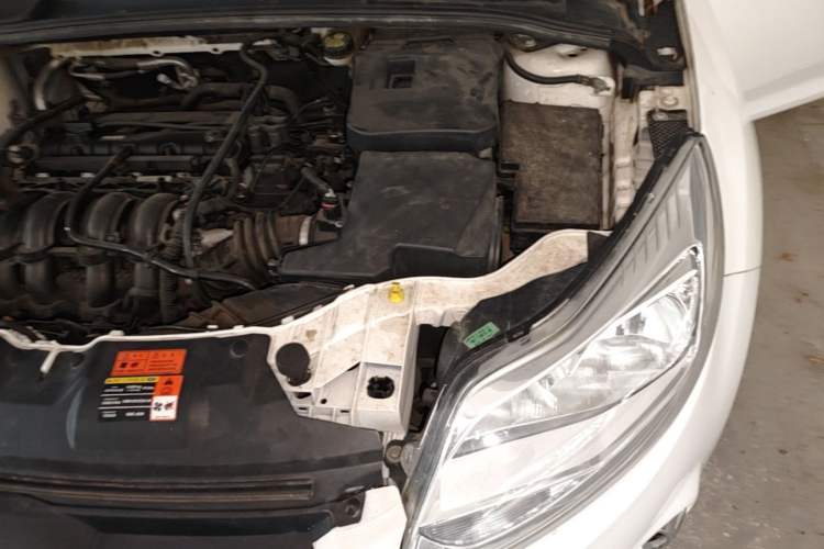 Used Ford Focus 2012 Hatchback 1.6L Automatic Fashion Edition Engine Bay Left