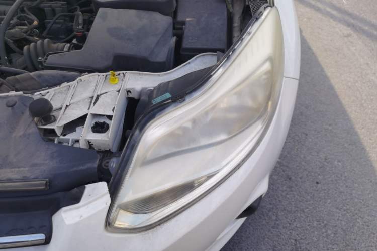 Used Ford Focus 2012 Sedan 1.6L Automatic Fashion Edition Engine Bay Left