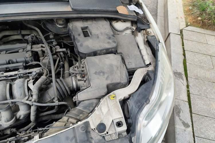 Used Ford Focus 2012 Hatchback 1.6L Automatic Fashion Edition Engine Bay Left
