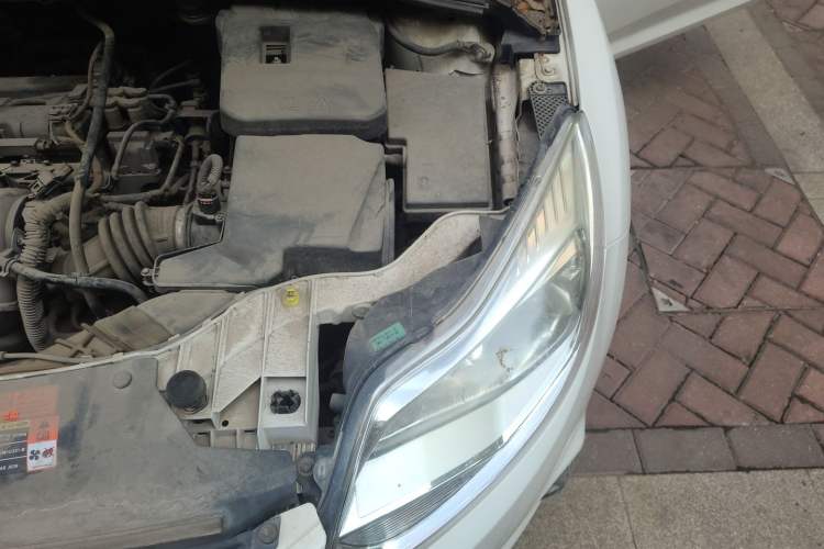 Used Ford Focus 2012 Hatchback 1.6L Automatic Fashion Edition Engine Bay Left