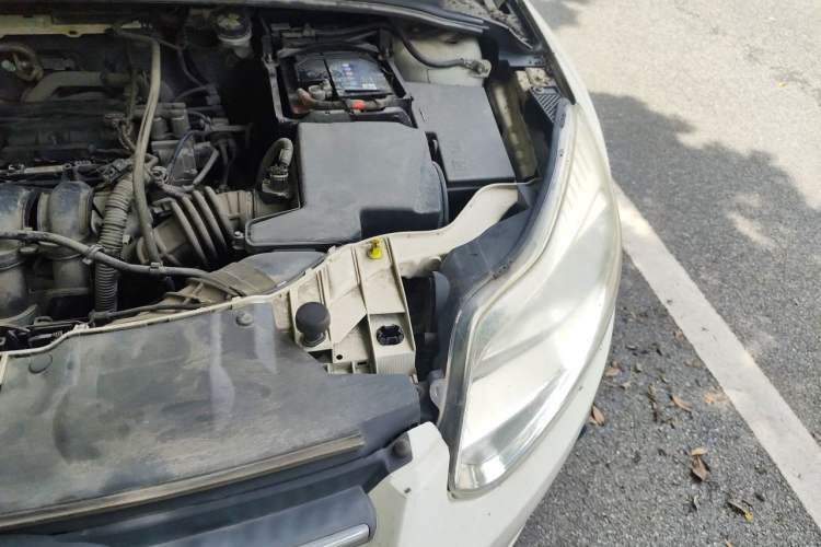 Used Ford Focus 2012 Sedan 1.6L Automatic Comfort Model Engine Bay Left