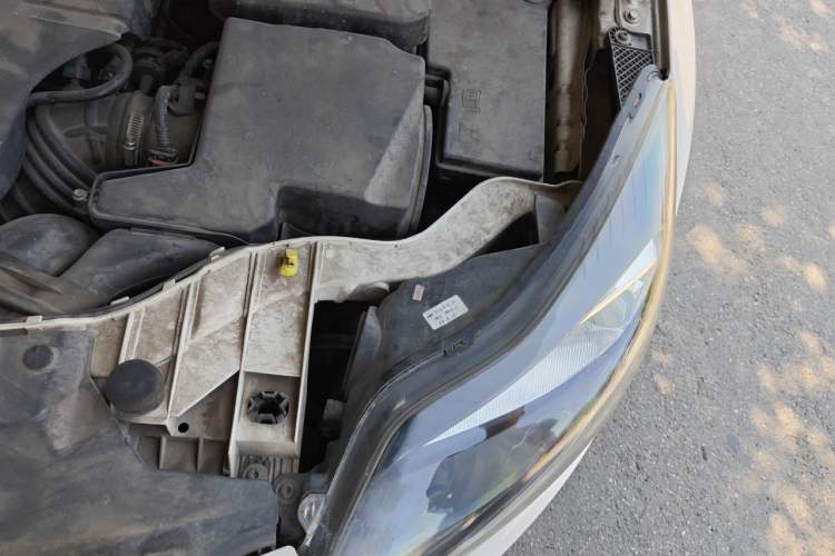 Used Ford Focus 2012 Hatchback 2.0L Automatic Luxury Sport Model Engine Bay Left