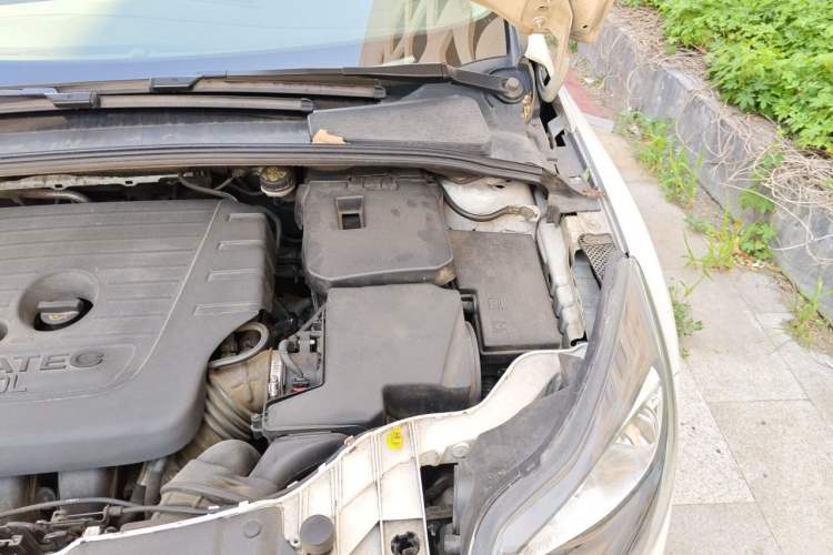 Used Ford Focus 2012 Hatchback 2.0L Automatic Luxury Sport Model Engine Bay Left