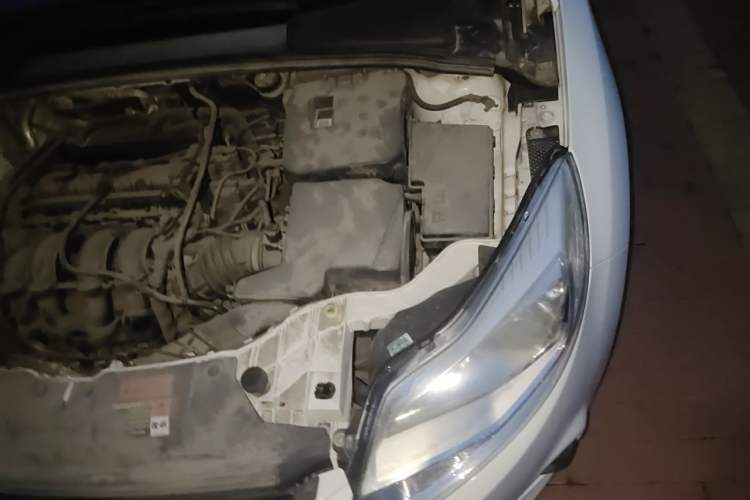 Used Ford Focus 2012 Hatchback 1.6L Automatic Comfort Model Engine Bay Left