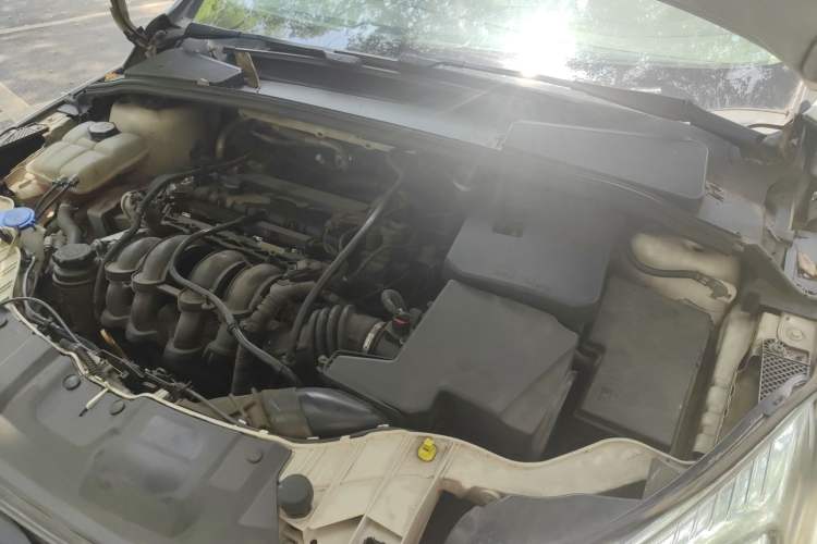 Used Ford Focus 2012 Sedan 1.6L Automatic Comfort Model Engine Bay Left
