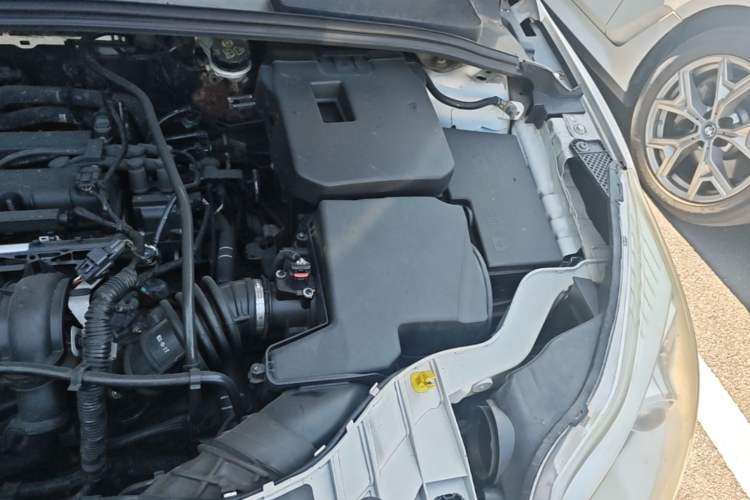 Used Ford Focus 2012 Hatchback 1.6L Automatic Comfort Model Engine Bay Left