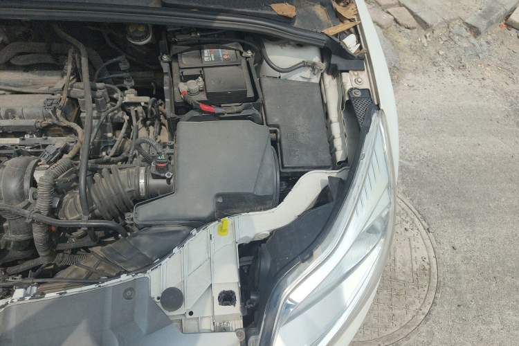 Used Ford Focus 2012 Sedan 1.6L Automatic Fashion Edition Engine Bay Left