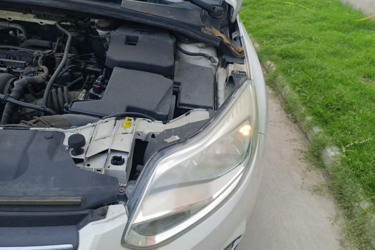 Used Ford Focus 2012 Hatchback 1.6L Automatic Fashion Edition Engine Bay Left