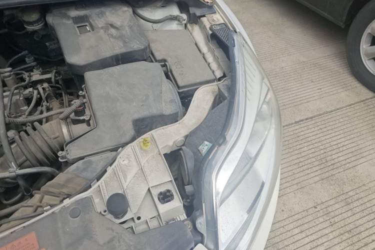 Used Ford Focus 2012 Hatchback 1.6L Automatic Comfort Model Engine Bay Left