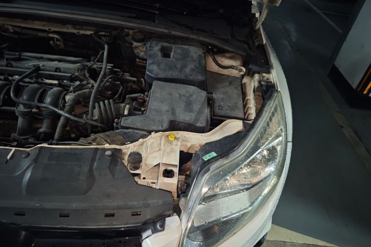 Used Ford Focus 2012 Hatchback 1.6L Automatic Comfort Model Engine Bay Left
