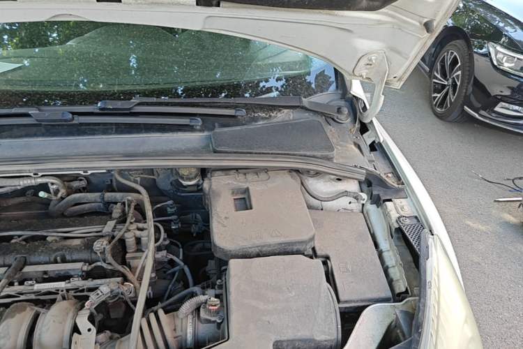 Used Ford Focus 2012 Sedan 1.6L Manual Fashion Edition Engine Bay Left