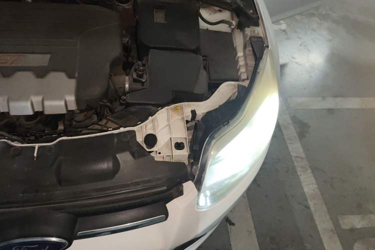 Used Ford Focus 2012 Sedan 1.6L Automatic Fashion Edition Engine Bay Left