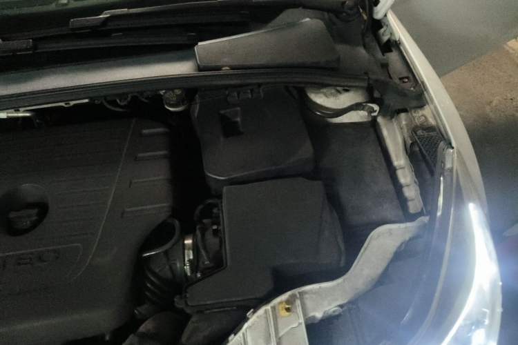 Used Ford Focus 2012 Hatchback 2.0L Automatic Luxury Sport Model Engine Bay Left