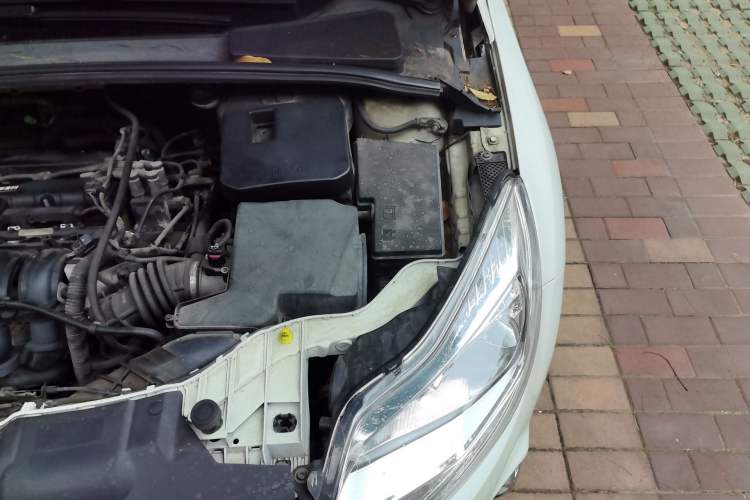 Used Ford Focus 2012 Sedan 1.6L Automatic Fashion Edition Engine Bay Left