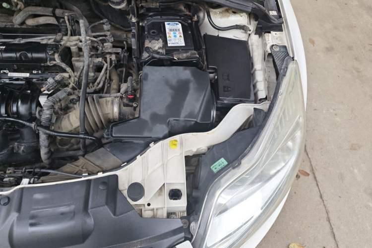 Used Ford Focus 2012 Sedan 1.6L Automatic Fashion Edition Engine Bay Left