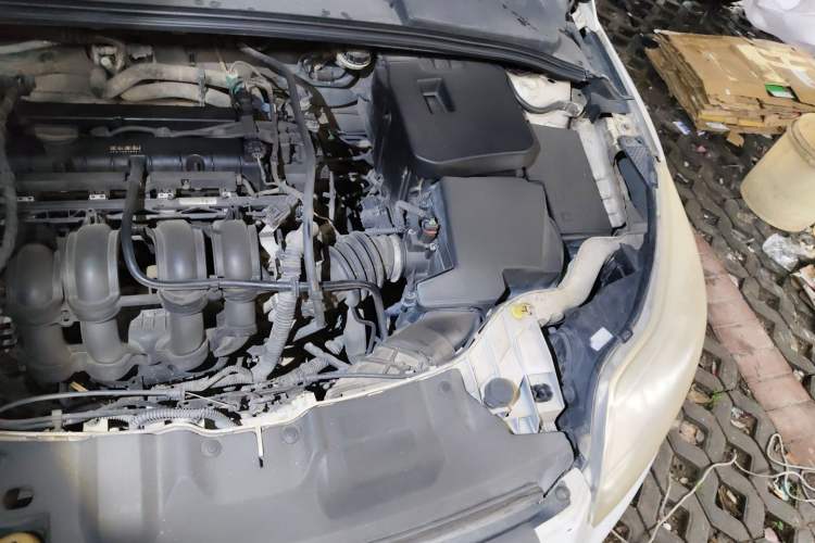 Used Ford Focus 2012 Sedan 1.6L Manual Fashion Edition Engine Bay Left