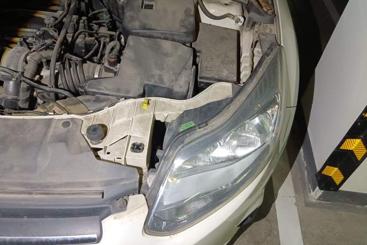 Used Ford Focus 2012 Hatchback 1.6L Automatic Comfort Model Engine Bay Left