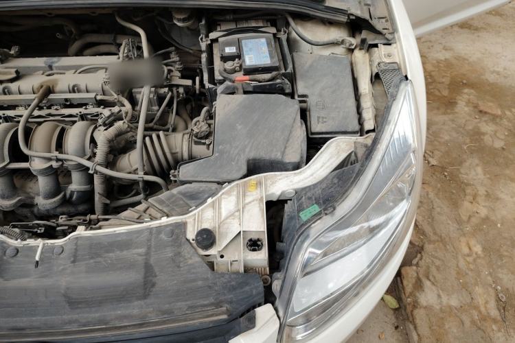 Used Ford Focus 2012 Sedan 1.6L Automatic Fashion Edition Engine Bay Left