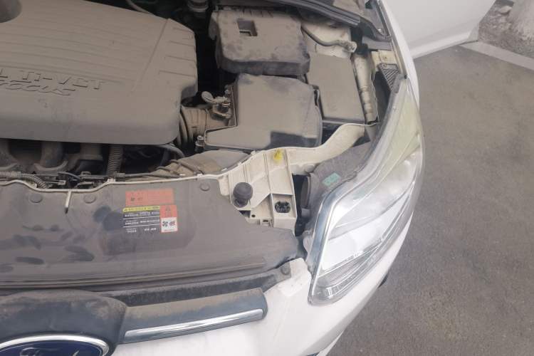 Used Ford Focus 2012 Sedan 1.6L Manual Comfort Model Engine Bay Left