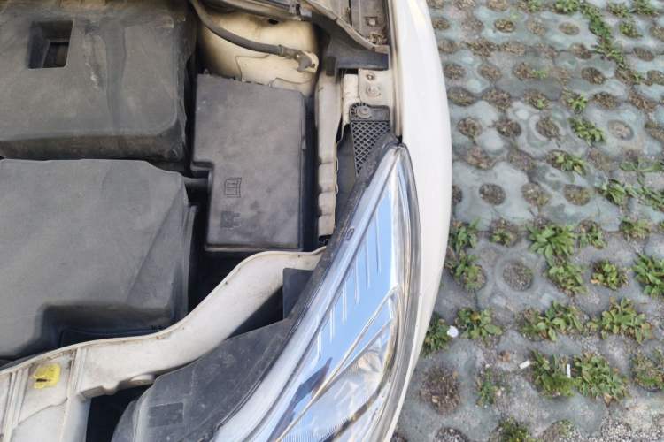 Used Ford Focus 2012 Sedan 1.6L Manual Comfort Model Engine Bay Left